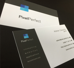 Impression de cartes de visite avec pelliculage mat et vernis selectif pour la société Pixel Perfect 